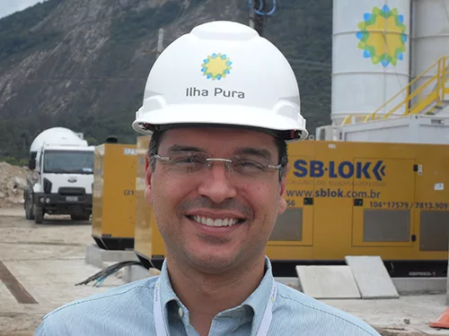 Rio Workers Split Up To Tackle Olympic Village