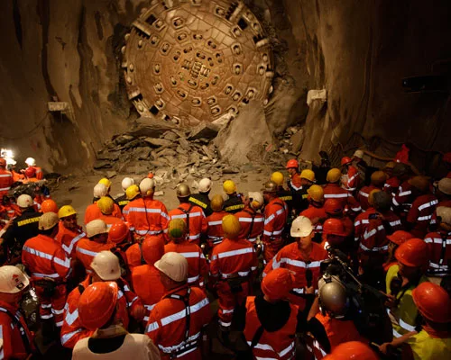 Gotthard Joint-Venture Team Tunnels Through First Leg