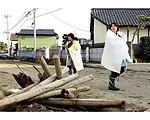 Troubles Multiply at Reactors Amid Fears of Radiation Spread