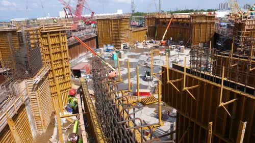 Contractors Prepare to Set Gates to Close New Orleans Storm Surge Barrier