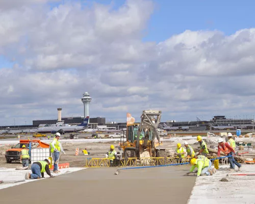 Firms Beat the Clock To Raise 2,648-Ton Section in Place on Mississippi’s Huey P. Long Bridge