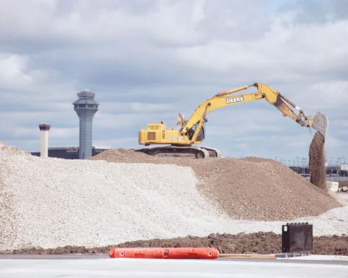 Firms Beat the Clock To Raise 2,648-Ton Section in Place on Mississippi’s Huey P. Long Bridge
