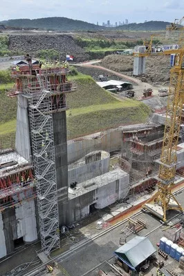Dramatic Digs Mark Panama Canal Expansion Progress