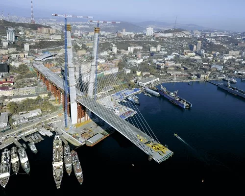 Twin Spans Set a New Pace in Russia's Far East