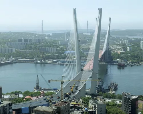 Twin Spans Set a New Pace in Russia's Far East