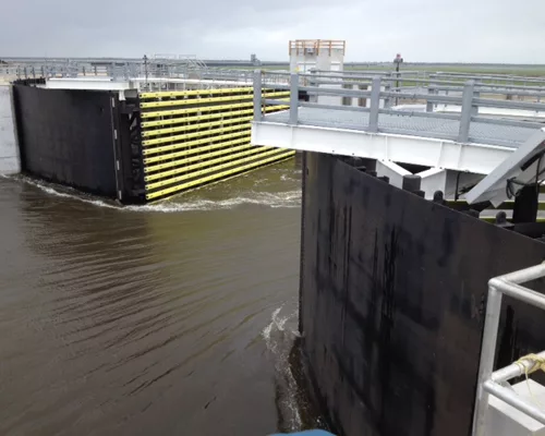 New Orleans Raises $14.6-Billion Defensive Ring