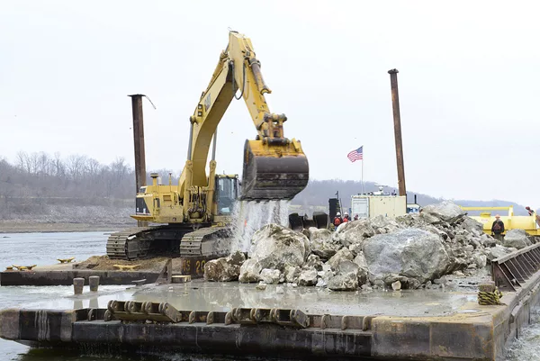 Low Water Disrupts Mississippi Traffic