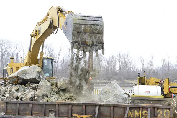 Low Water Disrupts Mississippi Traffic