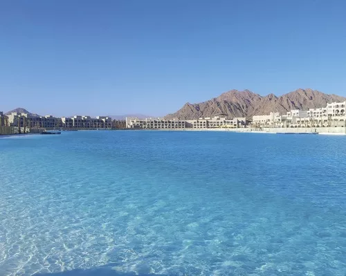Record-Size Swimming Pools Come to the U.S. for the First Time