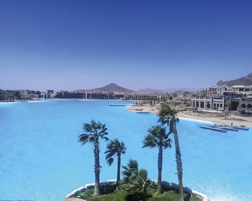 A Closer Look at Record-Sized Pools That Resemble Oases