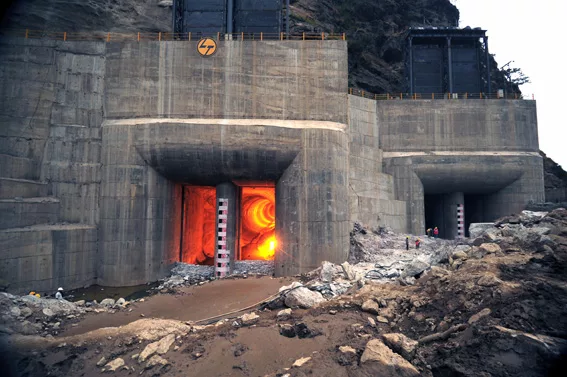 Close Call: ENR 2013 Photo Contest Runners-Up