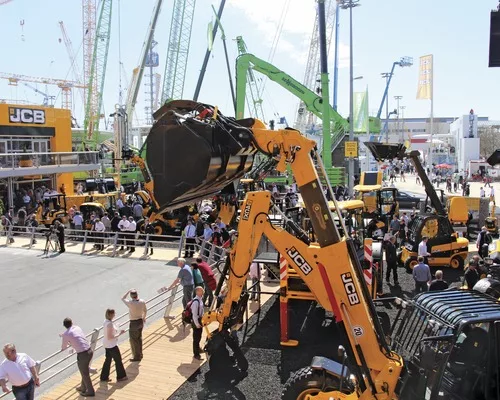 Mini Crane Flies High To Repair Damaged Jib Over Manhattan