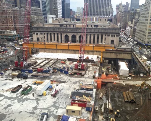 Custom Launching Gantry Builds Over Busy NYC Railway