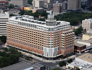 Units at San Antonio’s The Vistana feature high ceilings and large windows. C.F. Jordan built the 17-story brick-clad building.