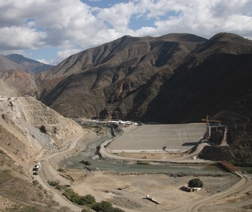 Roller-compacted-concrete Limón dam on Huancabamba River will impound 44 million cu m of water for diversion.