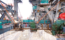 Adjustable bracing was used to allow fine-tuning as the transfer trusses were linked.