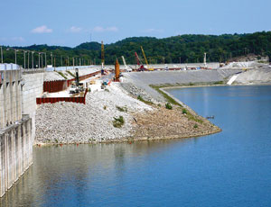Draw down of reservoir allows crews to build protective concrete embankment wall for Wolf Creek Dam.