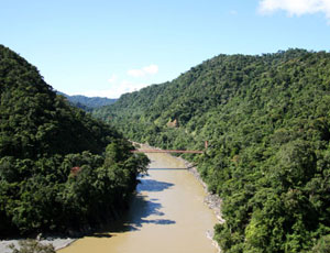Inambari River project would supply 2,000 MW of power, but displace 3,300 people.
