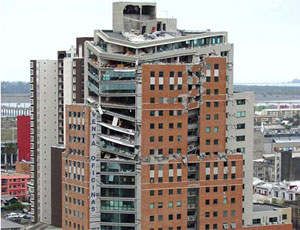 The side opposite the undamaged side of the Torre O’Higgins Office Building in Concepción was damaged due to torsional response at the setback or some other condition.