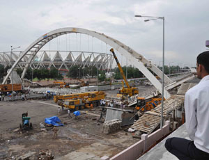 Delhi Bridge Collapses, Injuring 27 Workers
