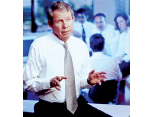 Les McCraw led the contractor into new markets and pushed safety, the firm says. 
